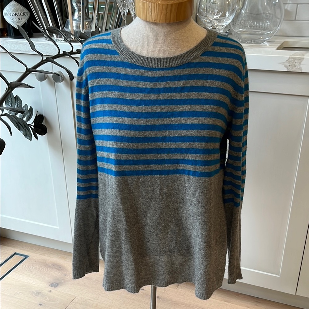 EUC Clements Ribeiro Pop 100% cashmere long sleeve grey sweater with blue stripe